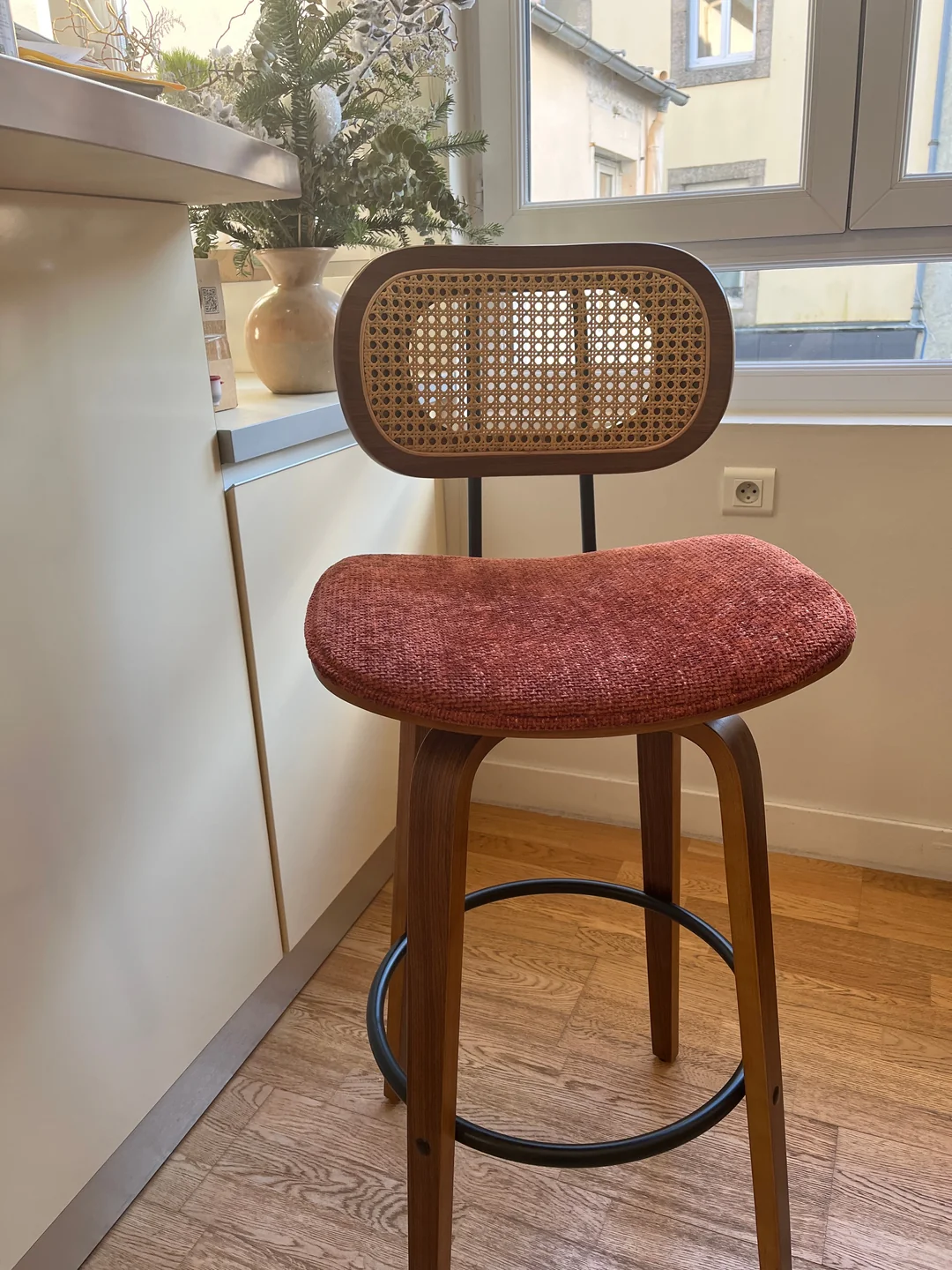 ALESUND - Lot de 2 tabourets de bar en bois massif et cannage terracotta - Image 9
