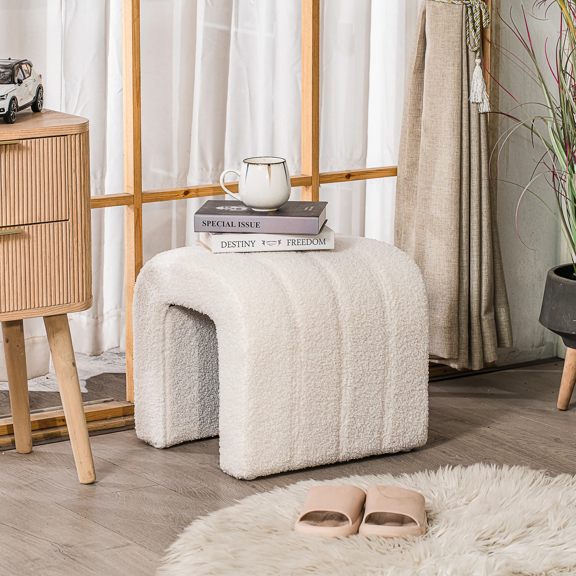 CEBU - Pouf en bouclettes blanches - Image 4