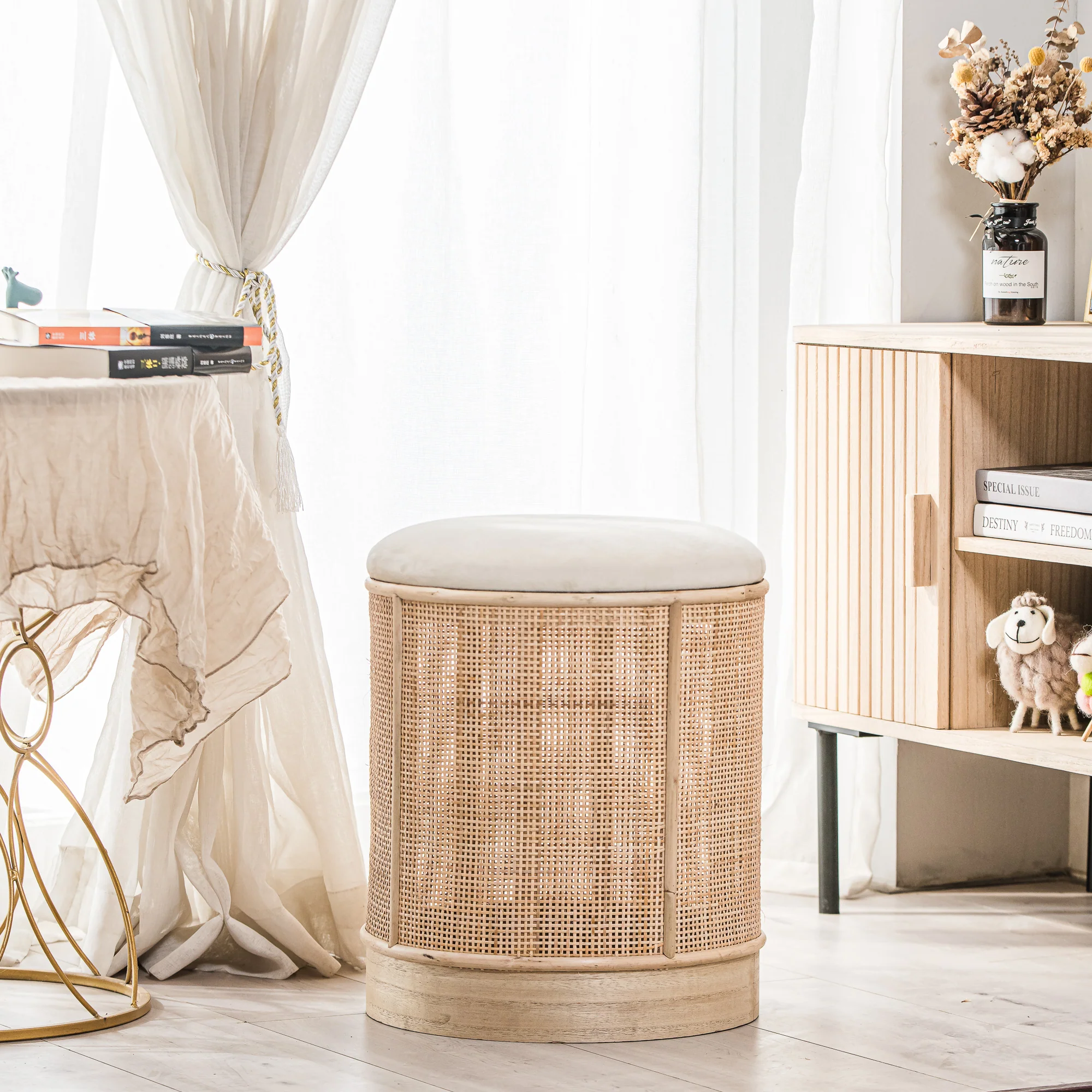 CHUO - Pouf en velours beige et rotin - Image 3
