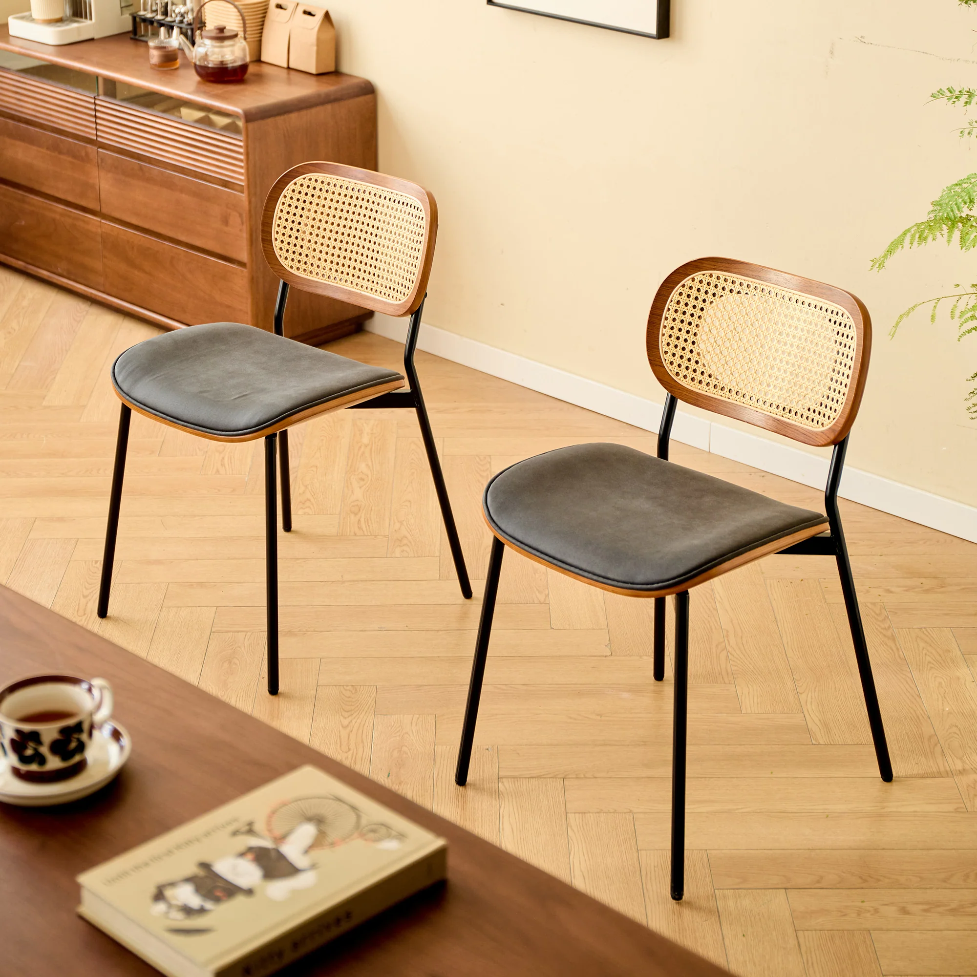 ALESUND - Lot de 2 chaises de salle à manger en rotin et suédine noir - Image 2