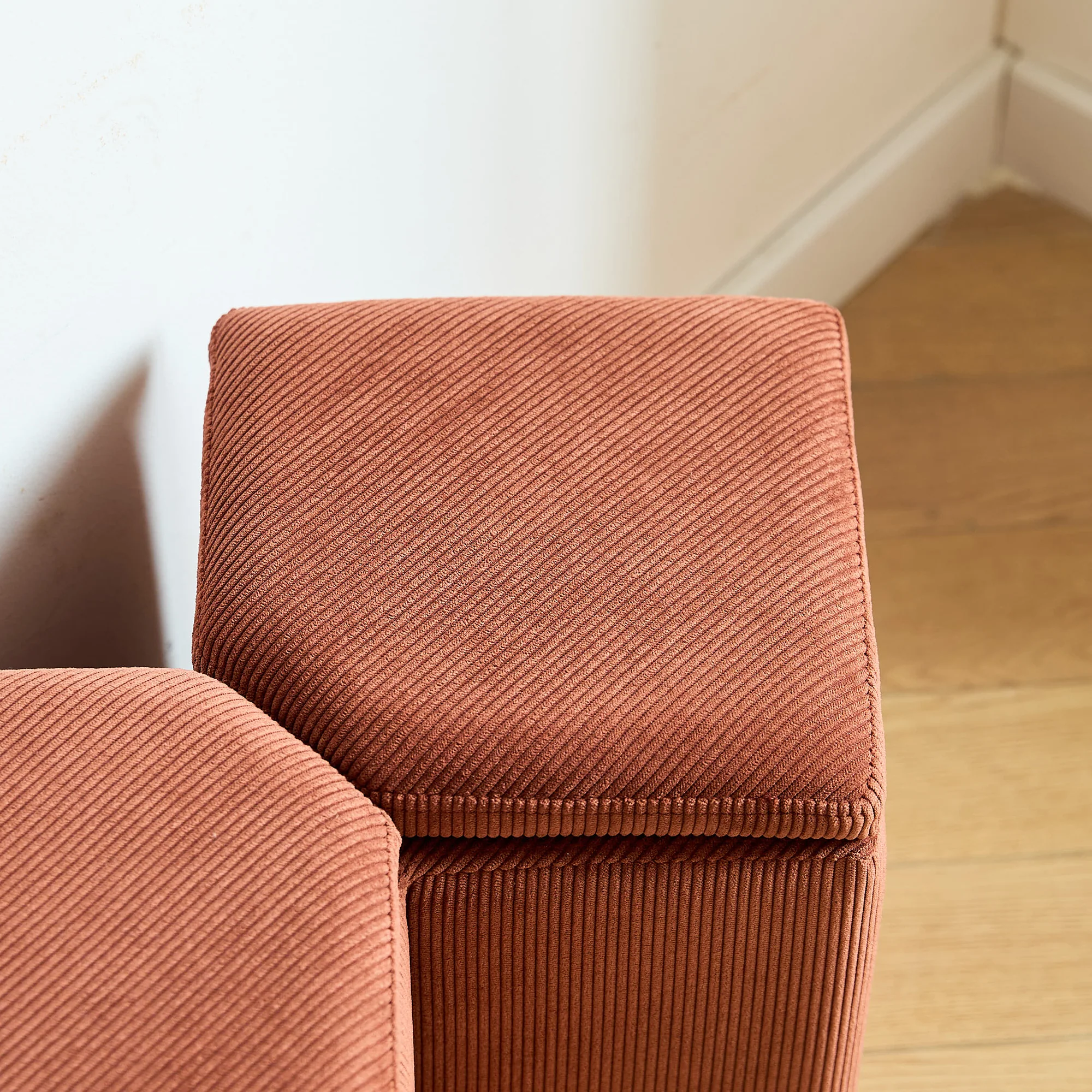 DIPOLOG - Pouf de salon avec rangement en velours côtelé terracotta - Image 5