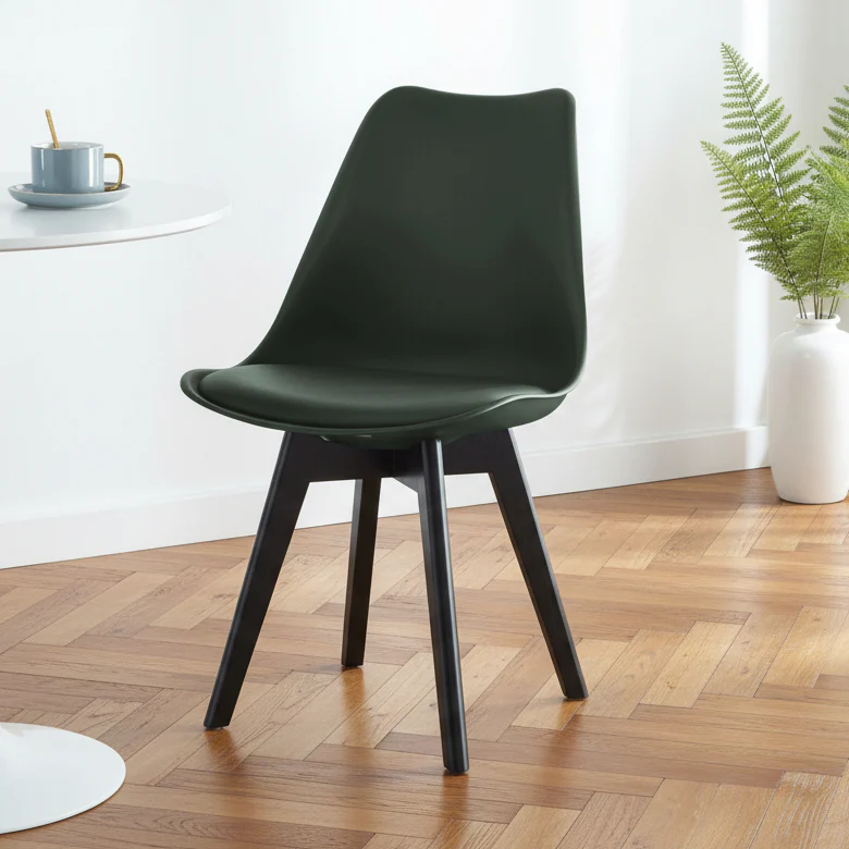 ESBJERG - Lot de 4 chaises scandinaves en bois et polypropylène noir
