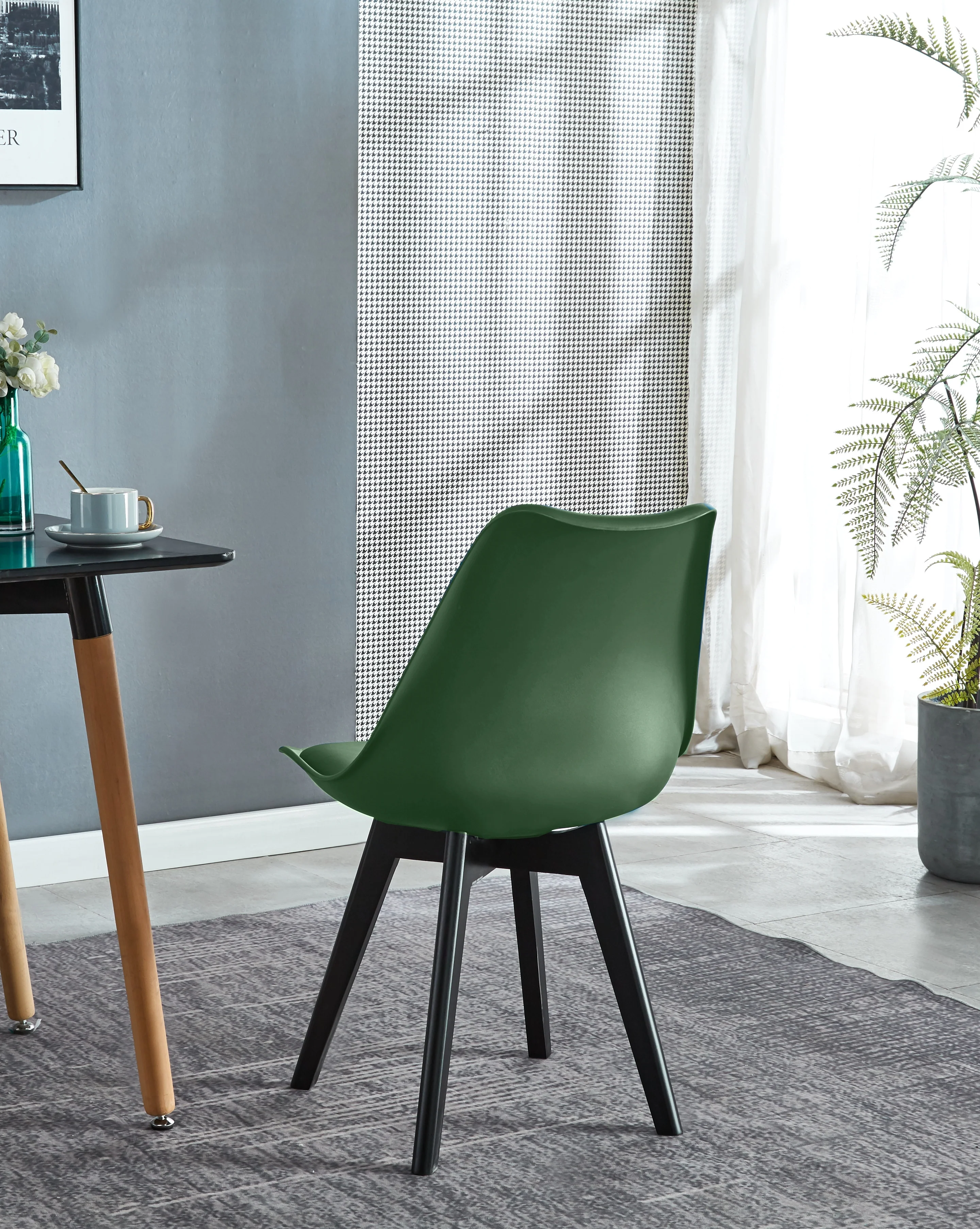 ESBJERG - Lot de 4 chaises scandinaves en bois et polypropylène vert - Image 2