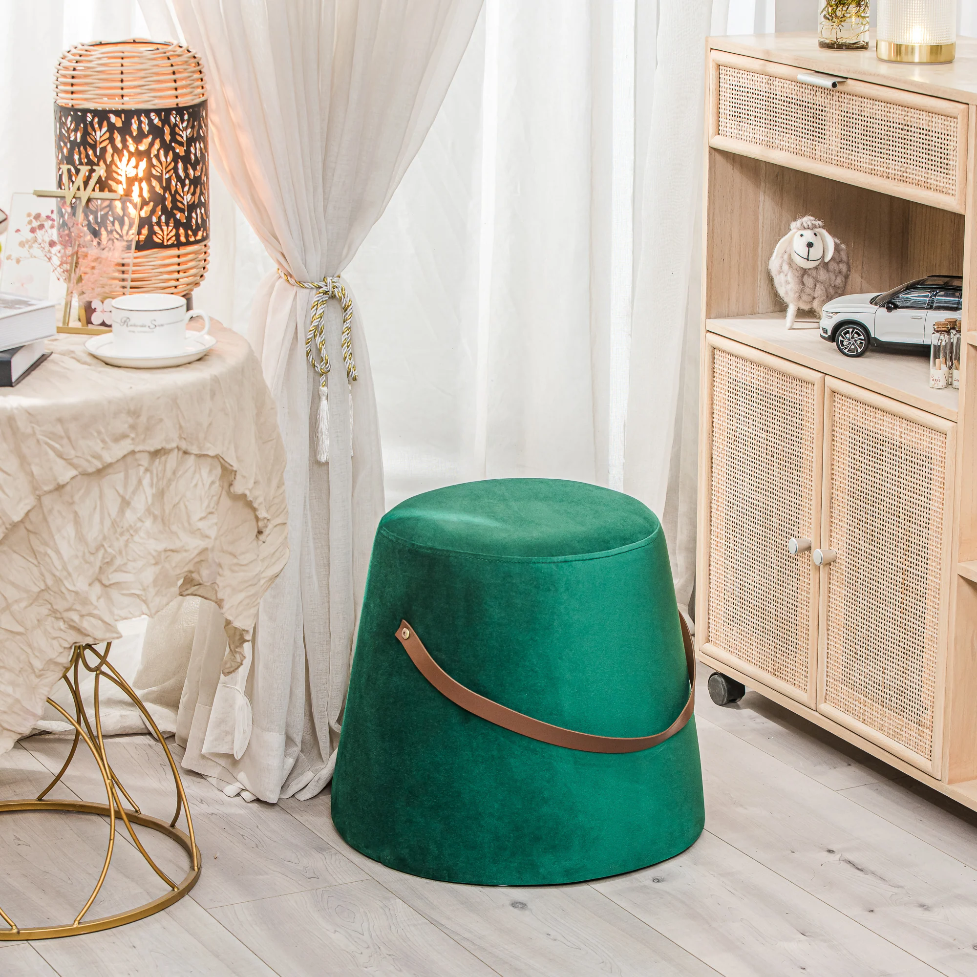 FUJI - Pouf en velours vert avec corde - Image 2