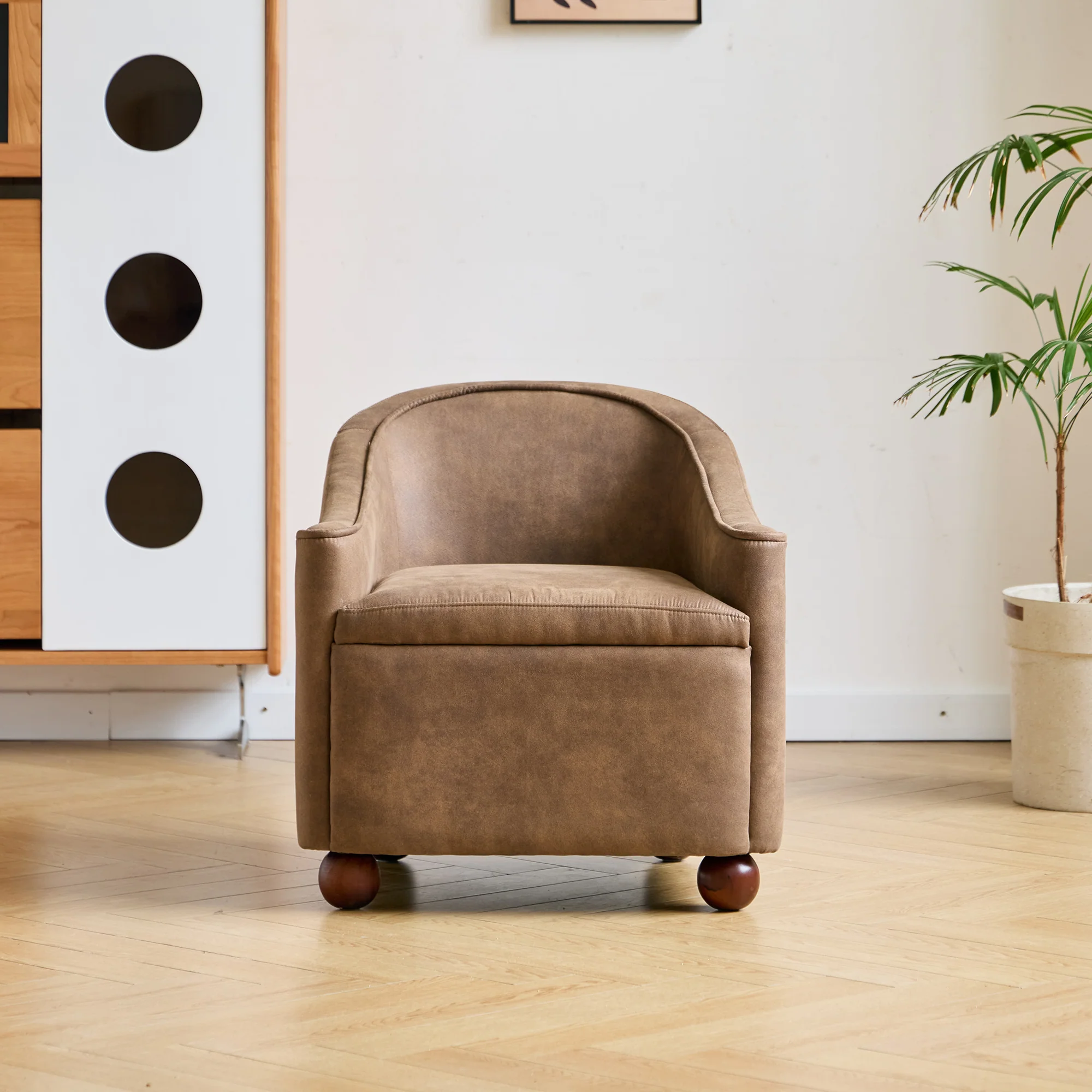 IVALO - Fauteuil de salon en bois massif et suédine marron - Image 9