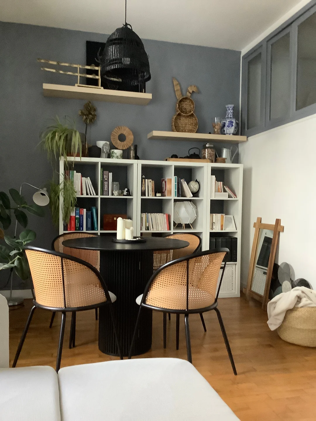 KOBE - Lot de 2 chaises en métal et cannage avec assise en tissu gris - Image 9