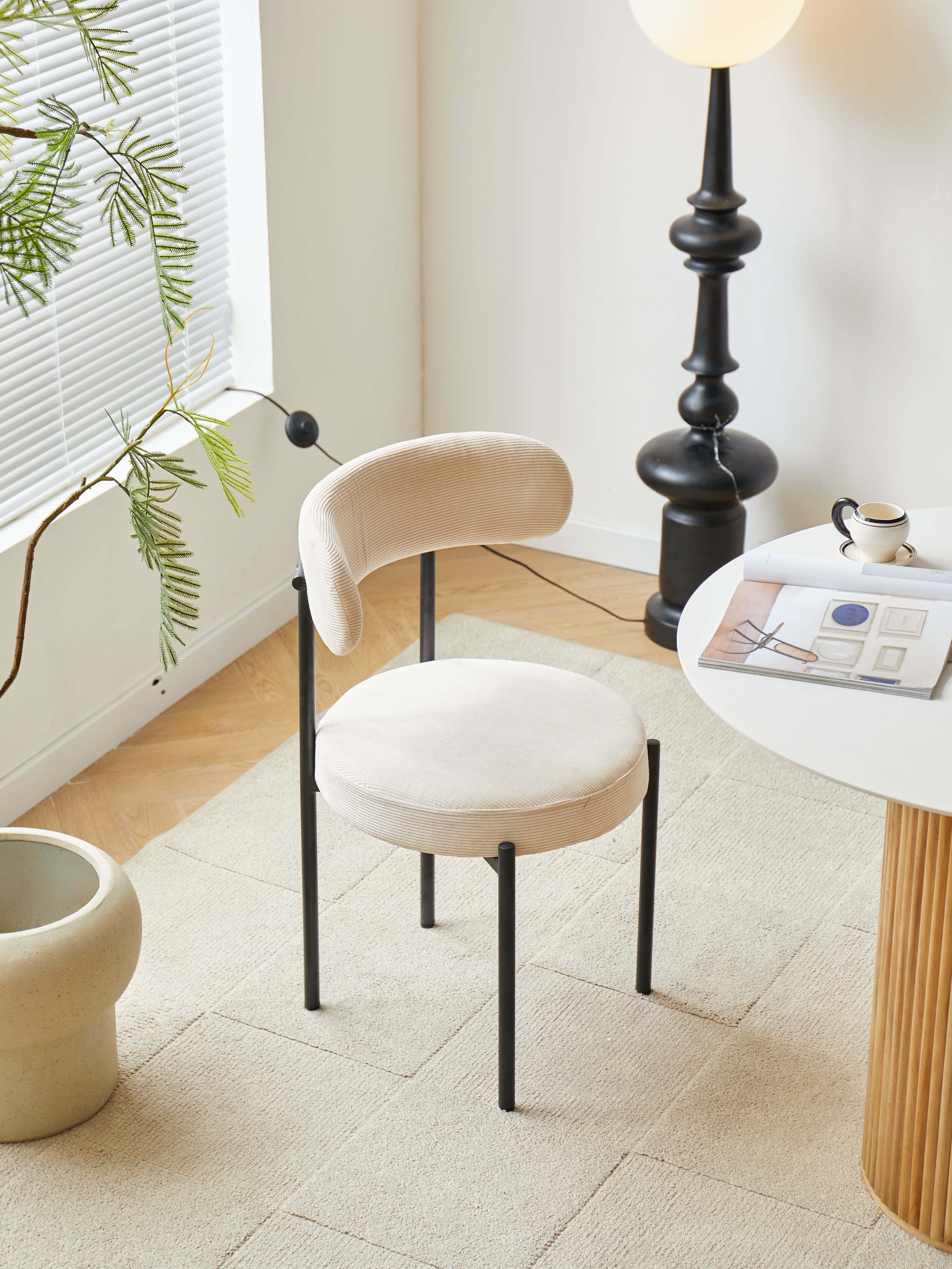 LARS - Lot de 2 chaises scandinaves en métal et velours côtelé beige - Image 5