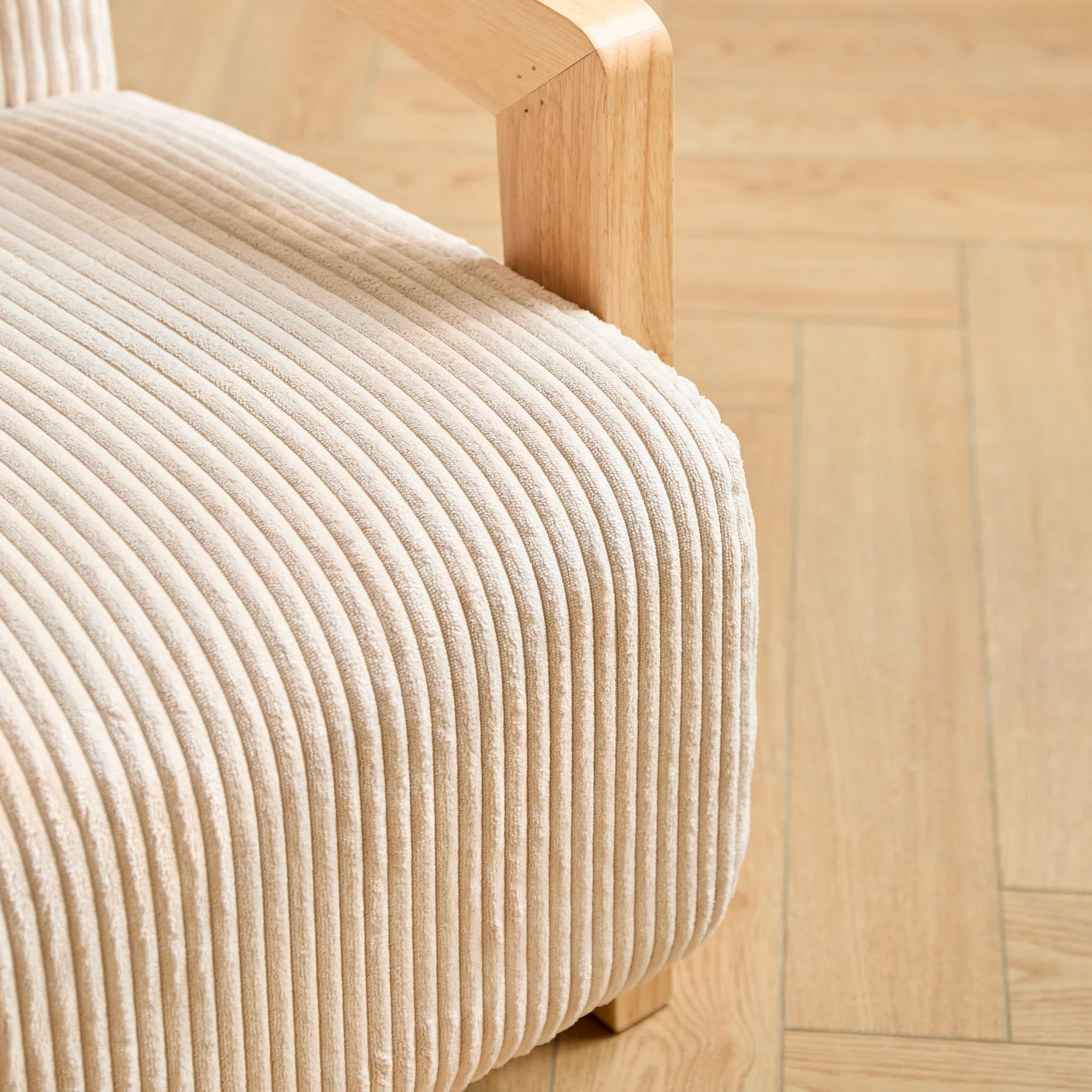 LERWICK - Fauteuil de salon en bois massif et velours côtelé beige - Image 8