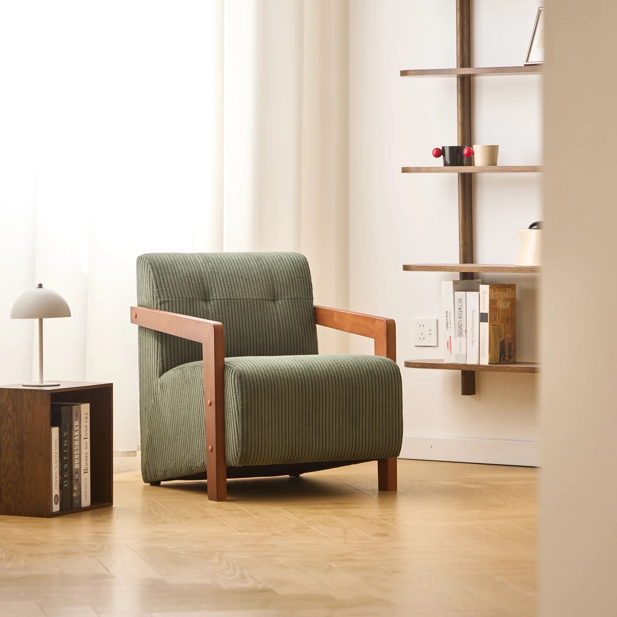LERWICK - Fauteuil de salon en bois massif et velours côtelé vert - Image 2