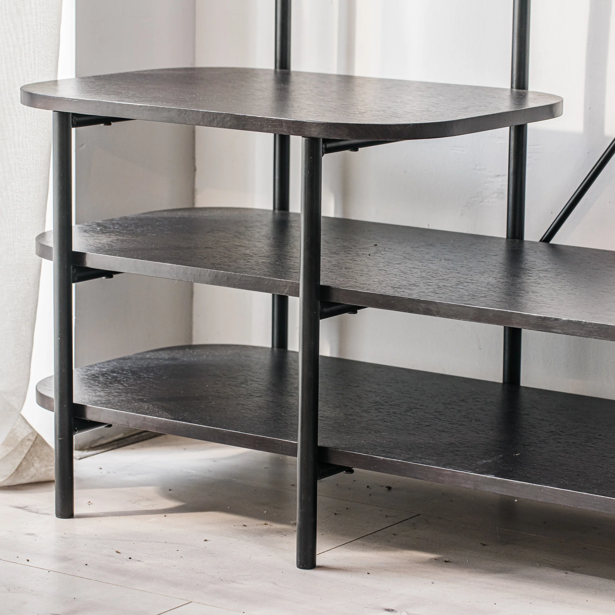 LESTER - Vestiaire d'entrée style industriel avec plateaux en bois noir - Image 6