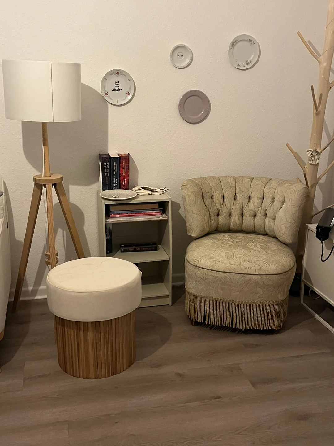 OTSU - Pouf en velours beige et base en bois - Image 7