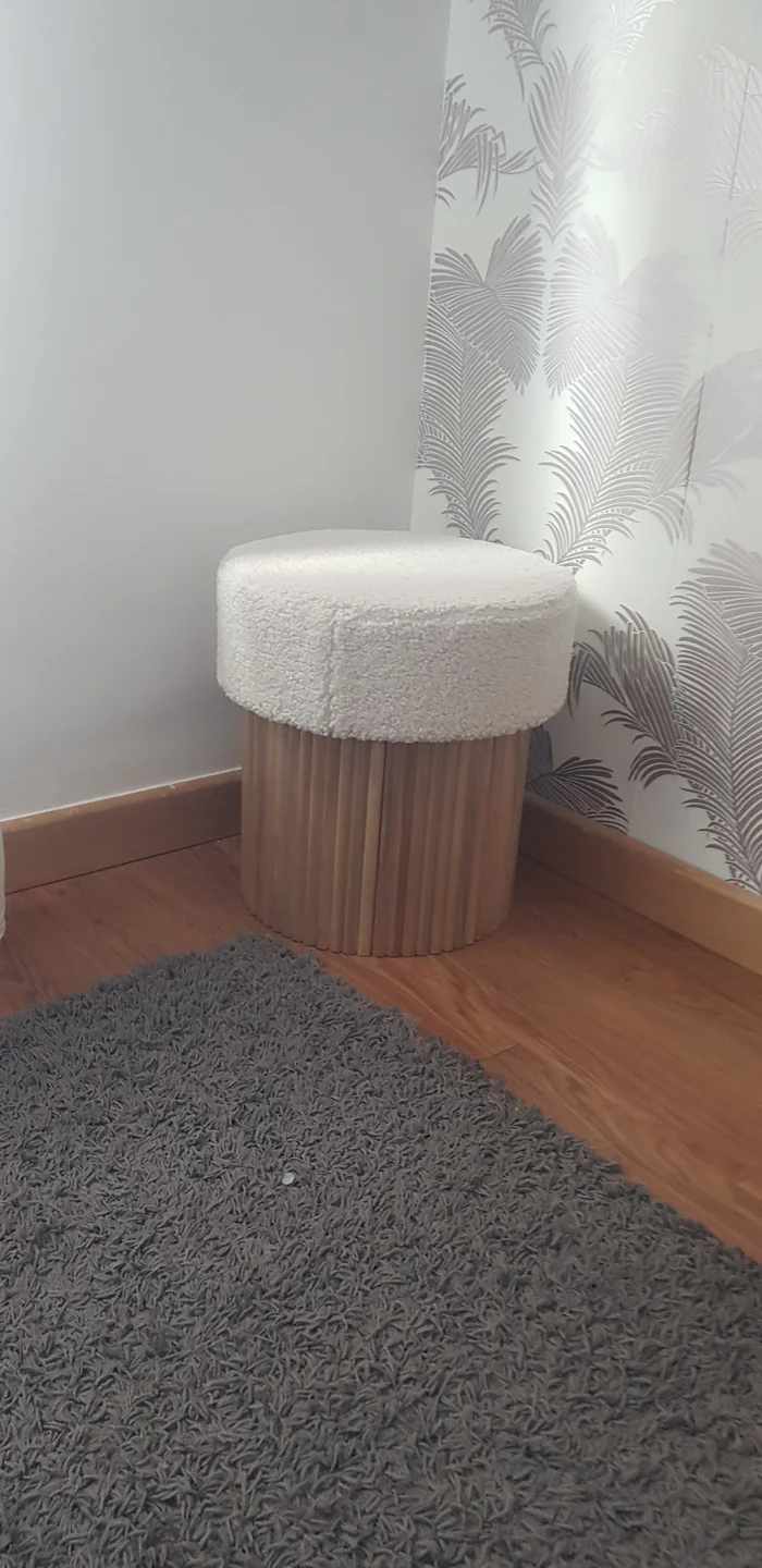 OTSU - Pouf en bouclettes blanches et base en bois - Image 7