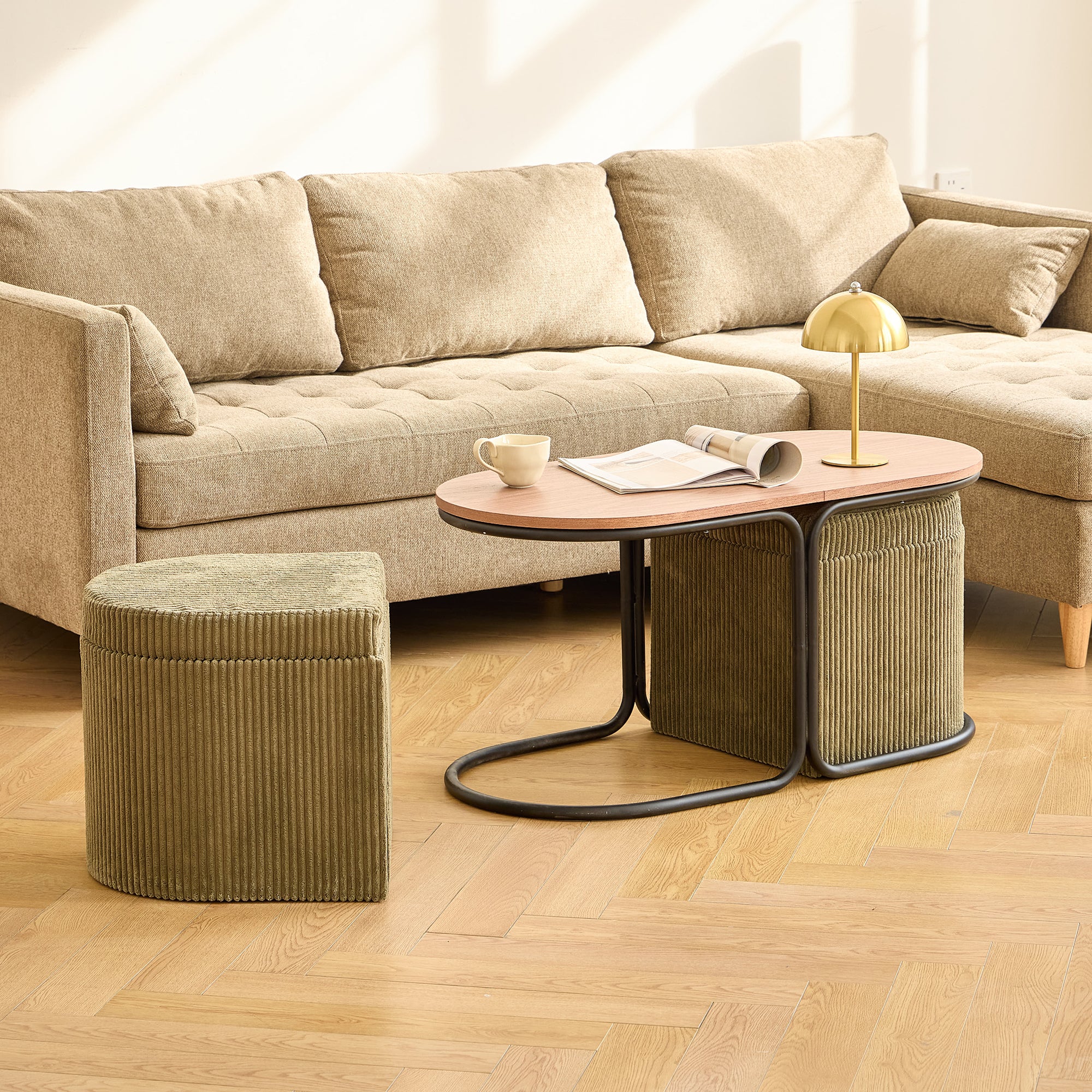 SENJA - Set d'une table basse en bois et 2 poufs en velours côtelé vert - Image 2