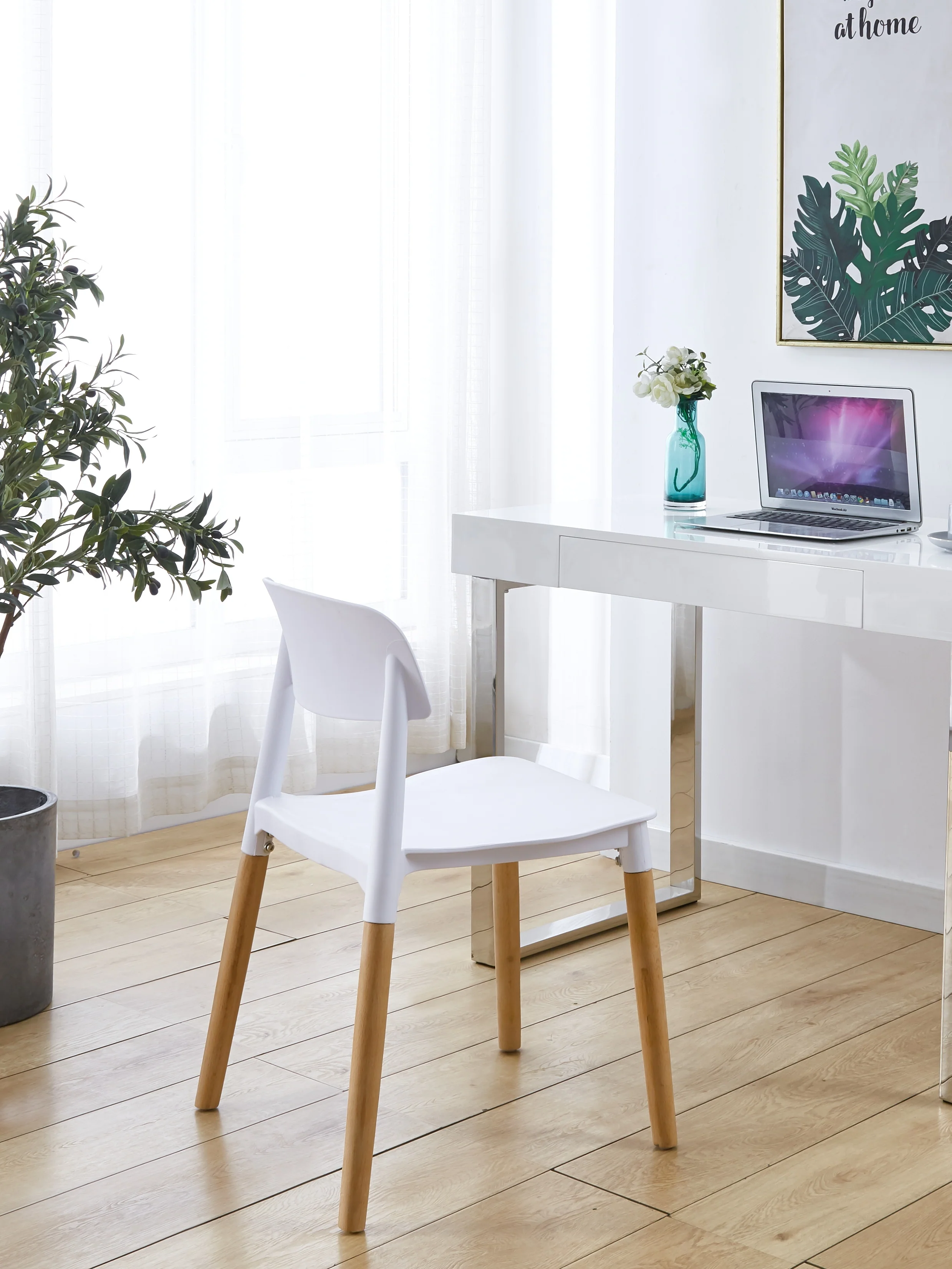 SORO - Lot de 4 chaises scandinaves en bois et polypropylène blanc - Image 3
