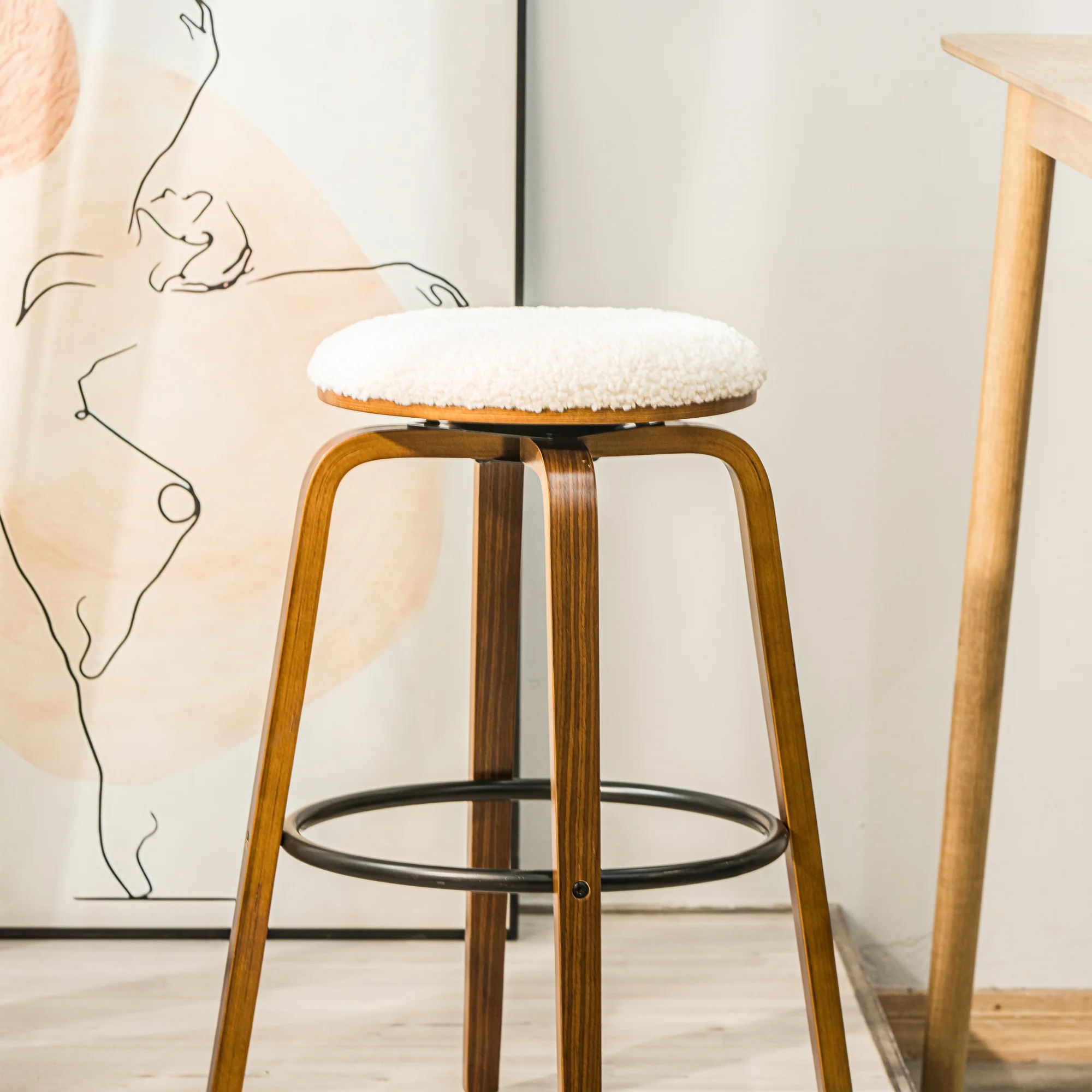 MORENO - Lot de 2 tabourets de bar en bois et bouclettes blanches - Image 7